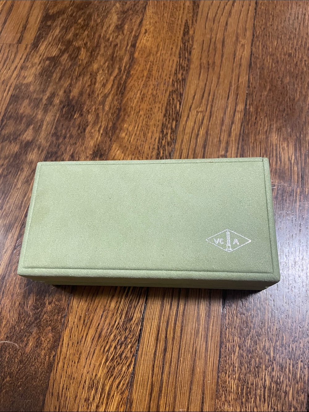 Van Cleef & Arpels Olive Green bracelet  Box with Logo Accent